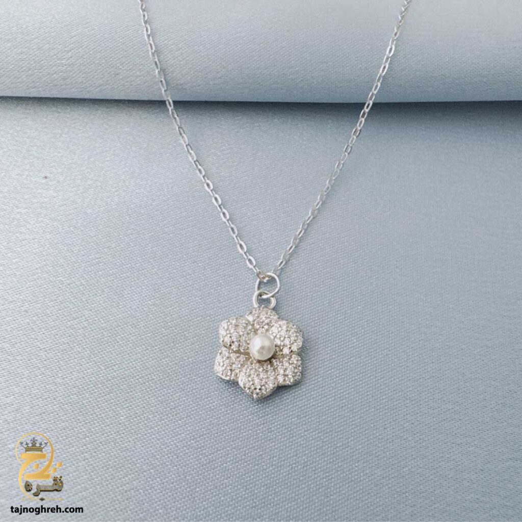 گردنبند نقره زنانه طرح گل با نگین مروارید مدل ZSW Z61