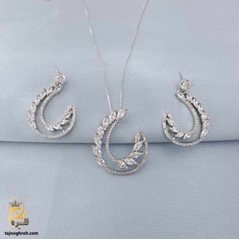نیم ست نقره زنانه طرح نعل نگین دار مدل NSW N12