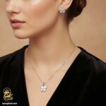 نیم ست نقره زنانه طرح گل نگین دار قلب مدل NSW N25 روی گردن