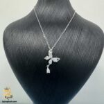 گردنبند نقره دخترانه طرح پروانه نگین دار مدل ZSW Z89 روی مانکن