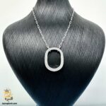 گردنبند نقره زنانه طرح بیضی مدل ZSW Z92 روی مانکن