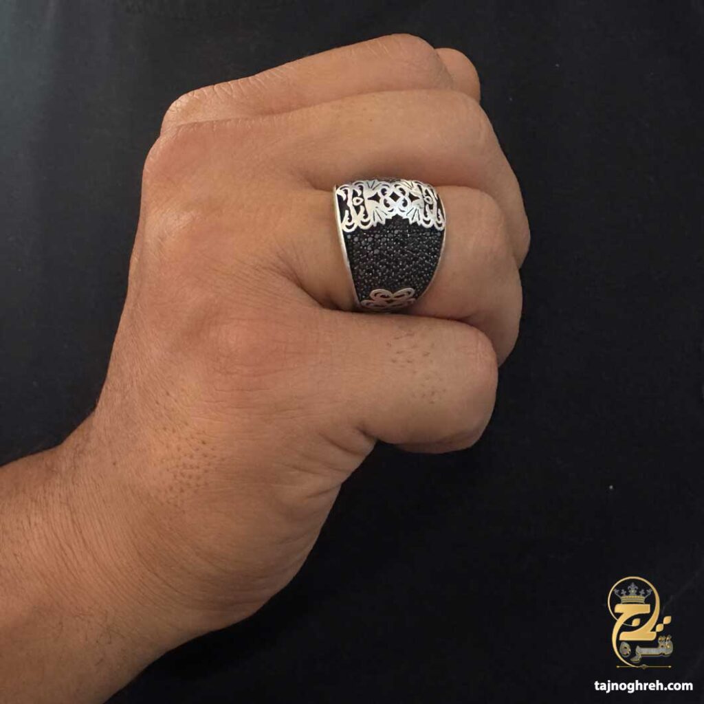 نمای روی دست انگشتر نقره مردانه شیک مدل RSM K155