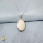 گردنبند قاب عکس دار نقره طرح فرشته مدل ZSW Z115 نمای پشت