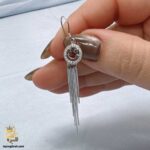 گوشواره نقره عروس طرح لبخند ریشی مدل ESW E119 نمای کامل
