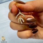 گوشواره نقره زنانه مرواریدی طرح طلا مدل ESW E125 داخل دست