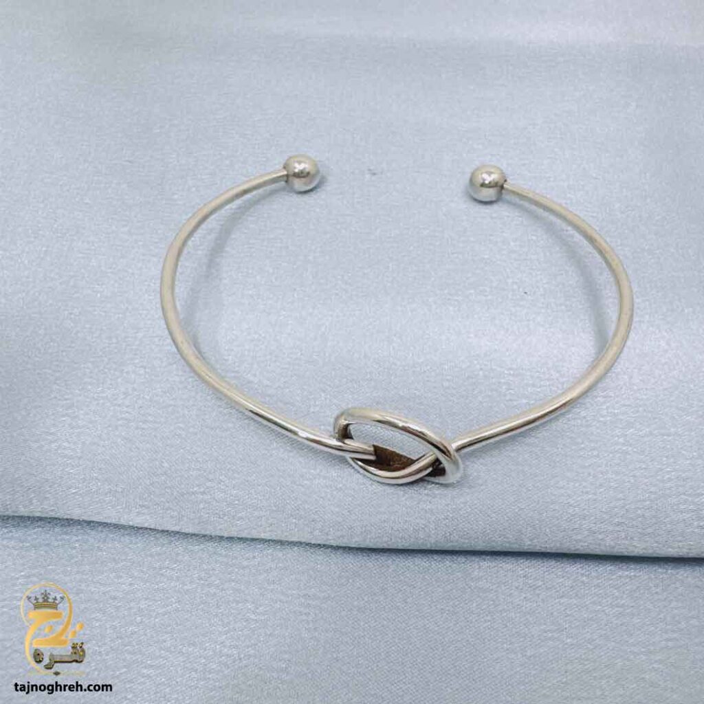بنگل نقره زنانه طرح گره مدل DSW D102