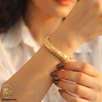 دستبند نقره زنانه طرح طلا مدل DSW D99 روی دست