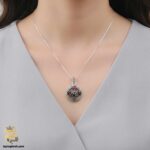 گردنبند نقره زنانه طرح سیاه قلم نگین دار مدل ZSW Z110 روی گردن