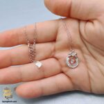 گردنبند نقره زنانه طرح پاپیون جواهری مدل ZSW Z113 داخل دست