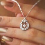 گردنبند نقره زنانه طرح پاپیون جواهری مدل ZSW Z113 نمای نزدیک