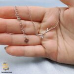 گردنبند نقره زنانه طرح شاخه درخت مدل ZSW Z114 داخل دست