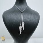 گردنبند نقره زنانه طرح بال مدل ZSW Z116 گردن مانکن