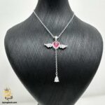 گردنبند نقره زنانه طرح بال فرشته مدل ZSW Z98 روی مانکن