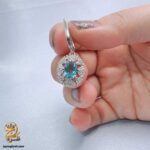 گوشواره نقره زنانه نگین دار رنگی مدل ESW E126 داخل دست