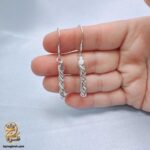 گوشواره نقره آویز طنابی مدل ESW E127 روی دست
