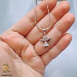 گردنبند نقره دخترانه فرشته مدل ZSW Z134 روی دست
