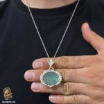 زنجیر پلاک نقره مردانه مدل NSM N95 روی گردن