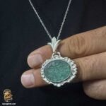 زنجیر پلاک نقره مردانه مدل NSM N95 نمای نزدیک